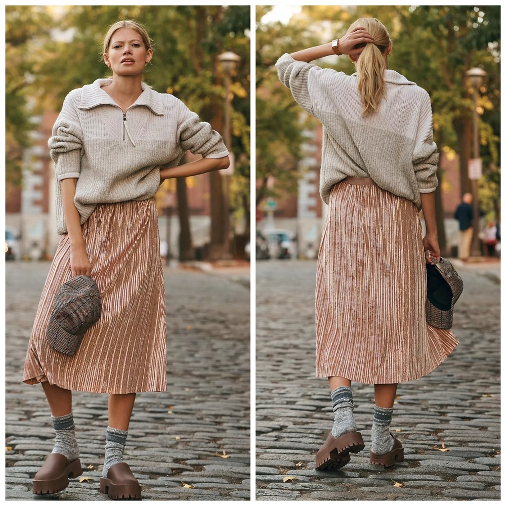 Beyond Yoga Uptown Velvet Skirt